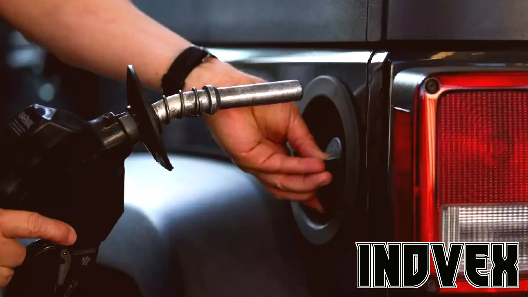 Red lights are flashing on the scarcity of oil