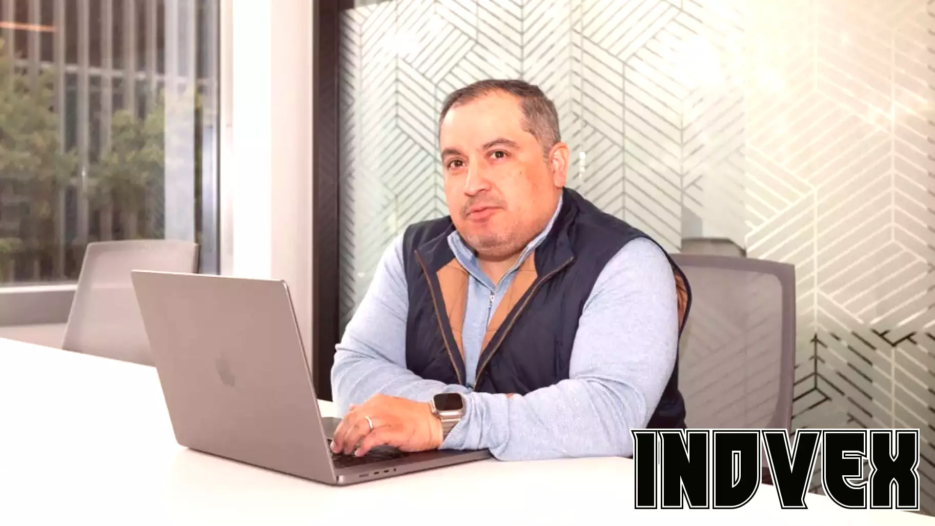 Startup Founder Reveals the Strategic Use of AI and Its Human Counterparts