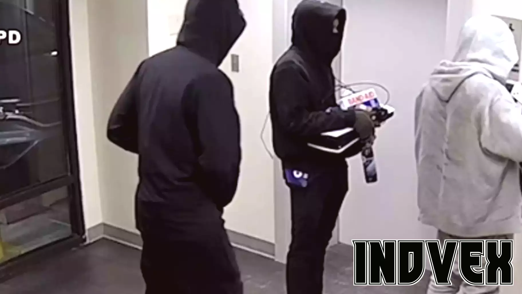 Suspects wanted after burglarizing businesses in Northeast DC